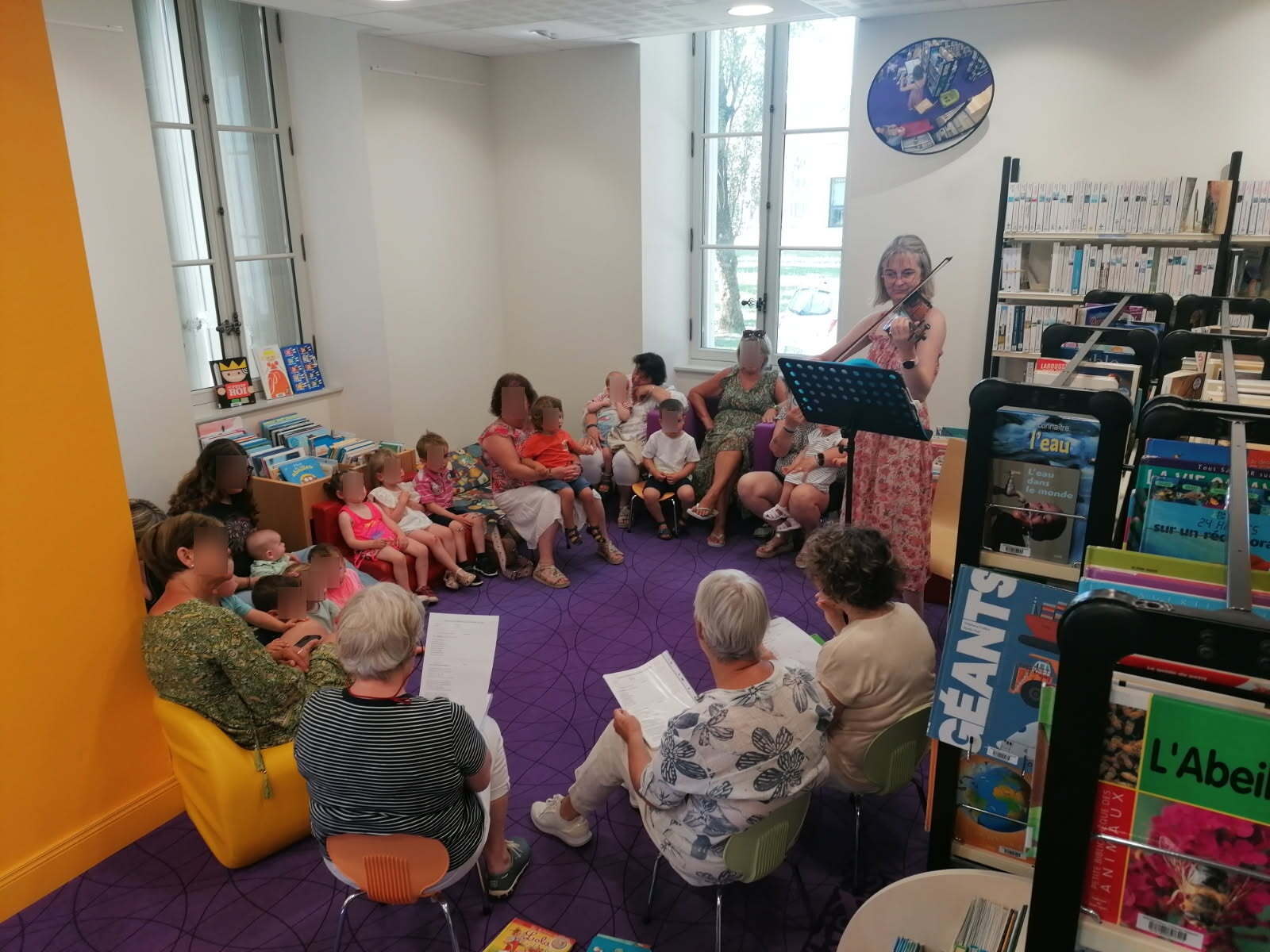 photo bebe a la biblio juin 25 (1)